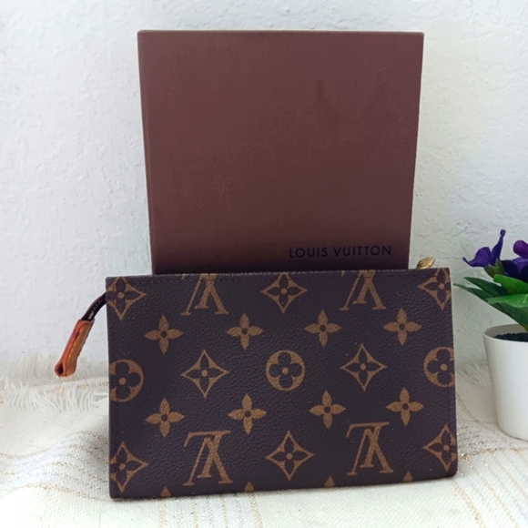 Louis Vuitton Monogram Bucket Pouch PM M47546 - Picture 3 of 16